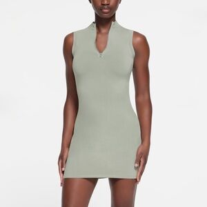 SKIMS | NEW VINTAGE ZIP UP SLEEVELESS MINI DRESS | MINERAL